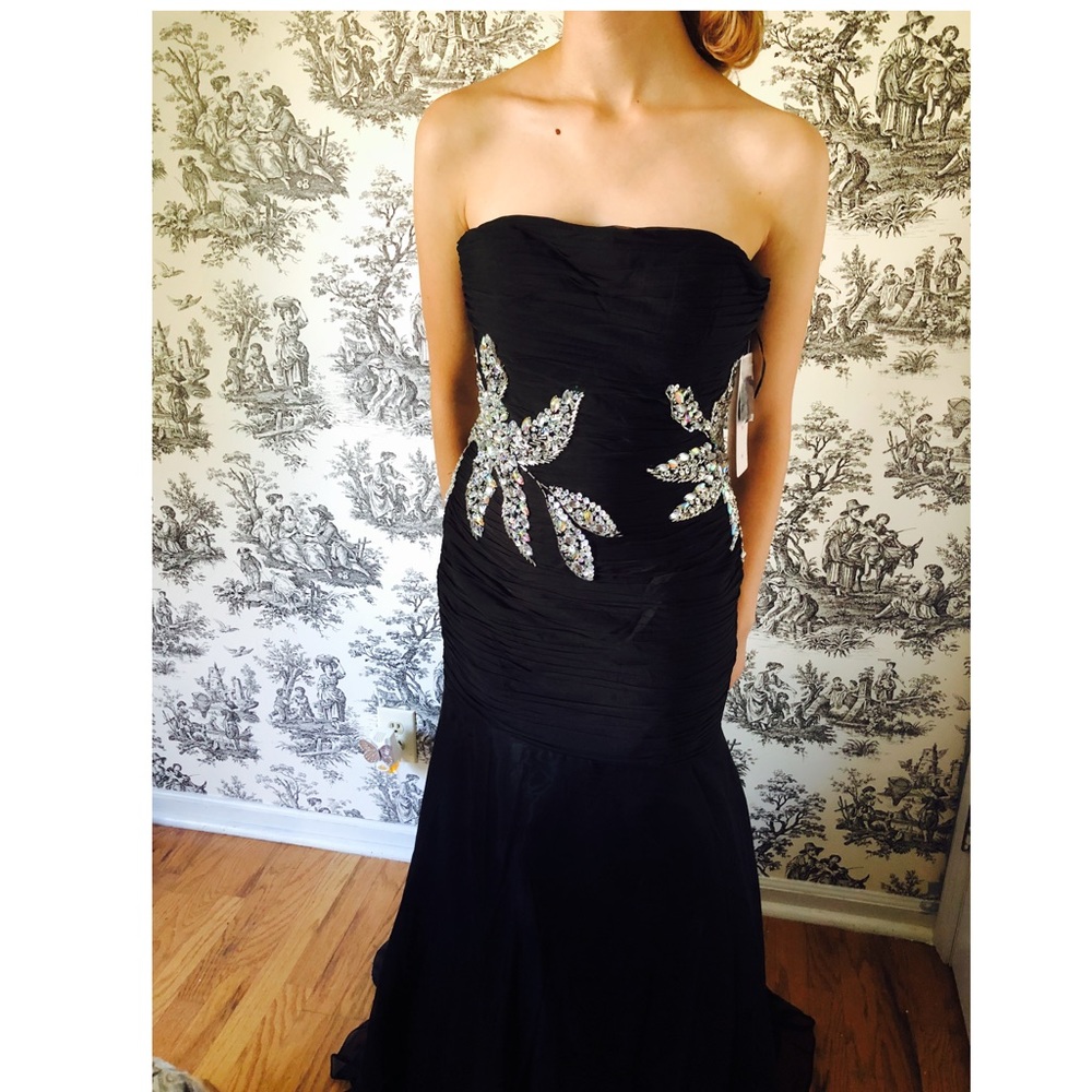 Sophisticated black gown with silver NWT sz Med